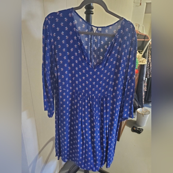 GAP Dresses & Skirts - Ladies blue floral dress